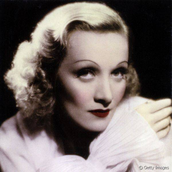 Para dar um ar mais sensual para a make, Marlene Dietrich apostava no batom vermelho vibrante